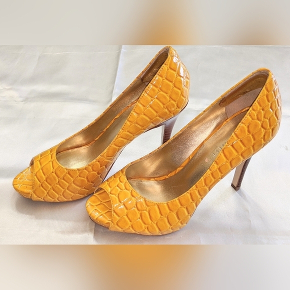Nine West Liatris Peep Toe Platform Pump Golden Yellow Vegan Leather Sz 5 1/2 - Picture 1 of 9